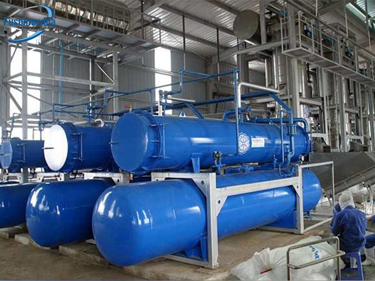 thường xuyên vệ sinh khuôn làm đá và thiết bị trong xưởng sản xuất đá cây