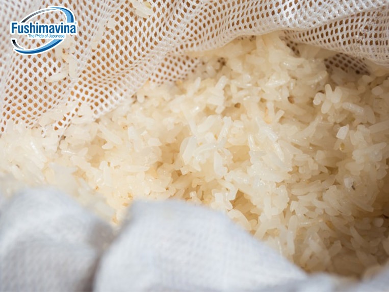 Hấp xôi bằng tủ nấu cơm công nghiệp